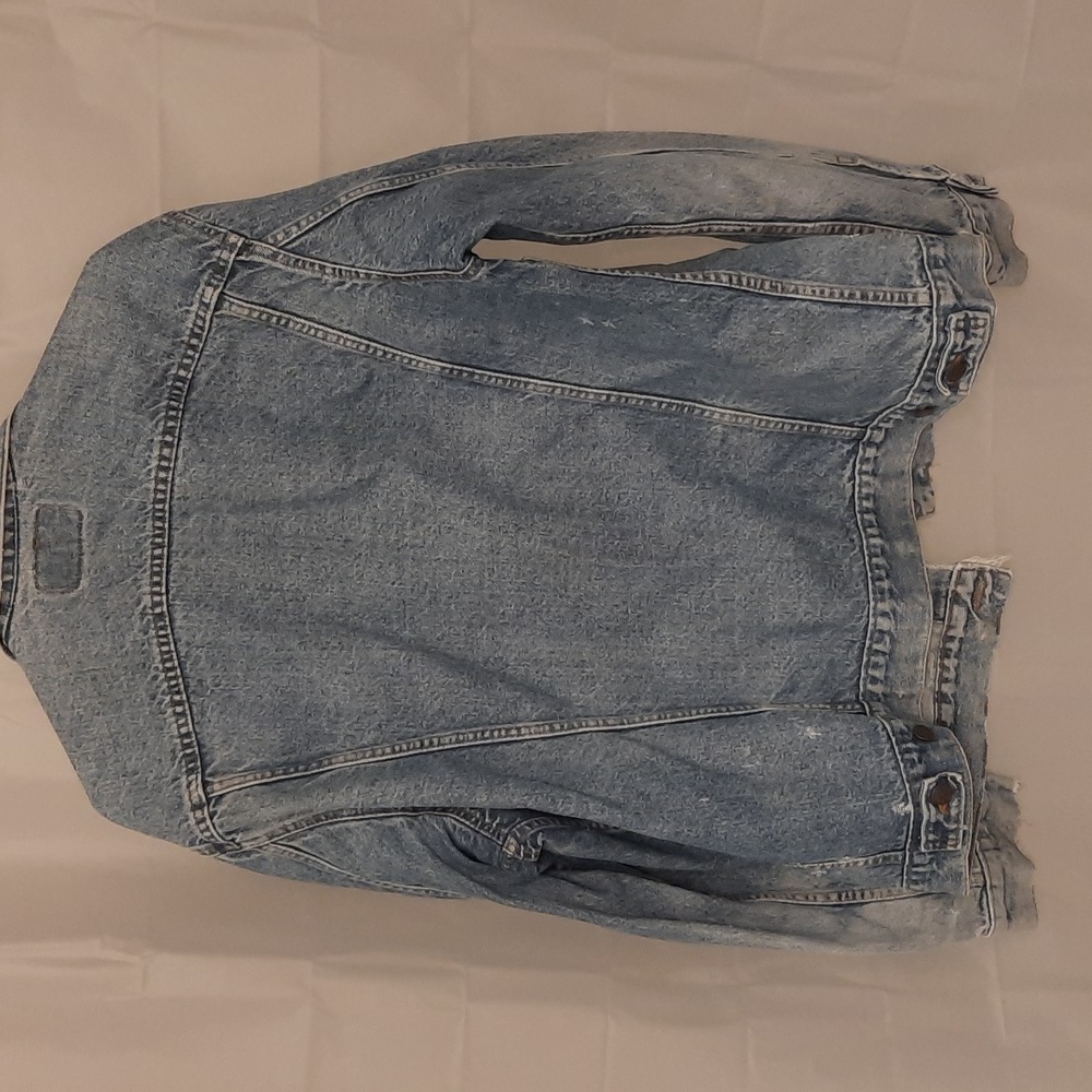 HOST PICK Strike a pose posh party 9/21 ! Vintage Levis jean jacket - Picture 3 of 3